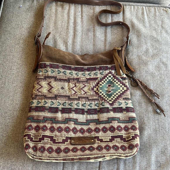 Lucky brand purse - Picture 1 of 10